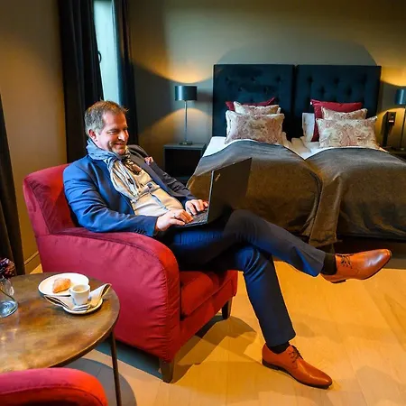 Quality Grand Royal فندق نارفيك