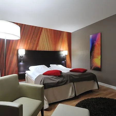 Quality Grand Royal فندق نارفيك