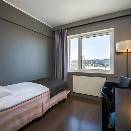 Quality Grand Royal فندق نارفيك