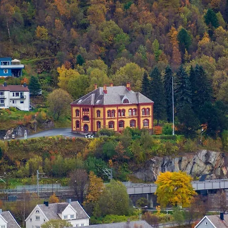 Quality Grand Royal Hotel 4*