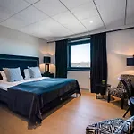 Quality Grand Royal Hotell 4*